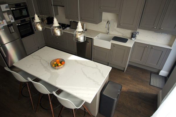 calacutta urban quartz white quartz with marble effect installed in barnet by rock and co
