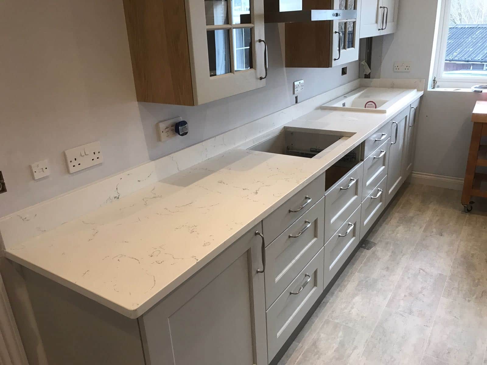 White Quartz Worktop With Upstand White Quartz Worktop With Upstand