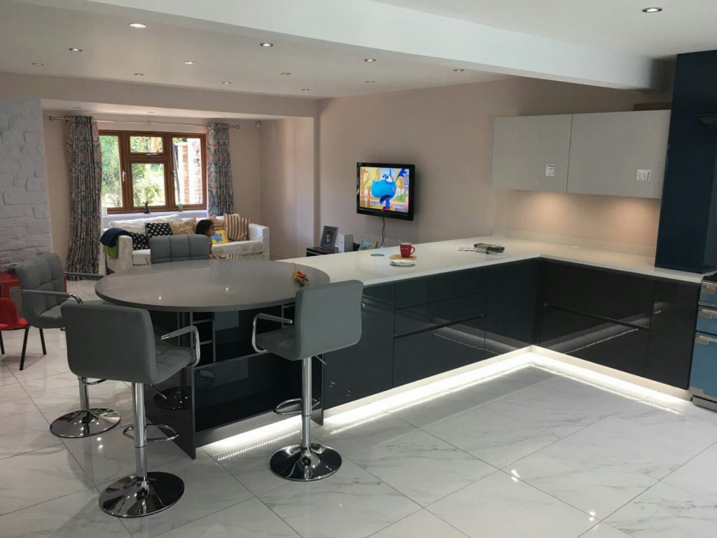 white and grey combination quartz worktops