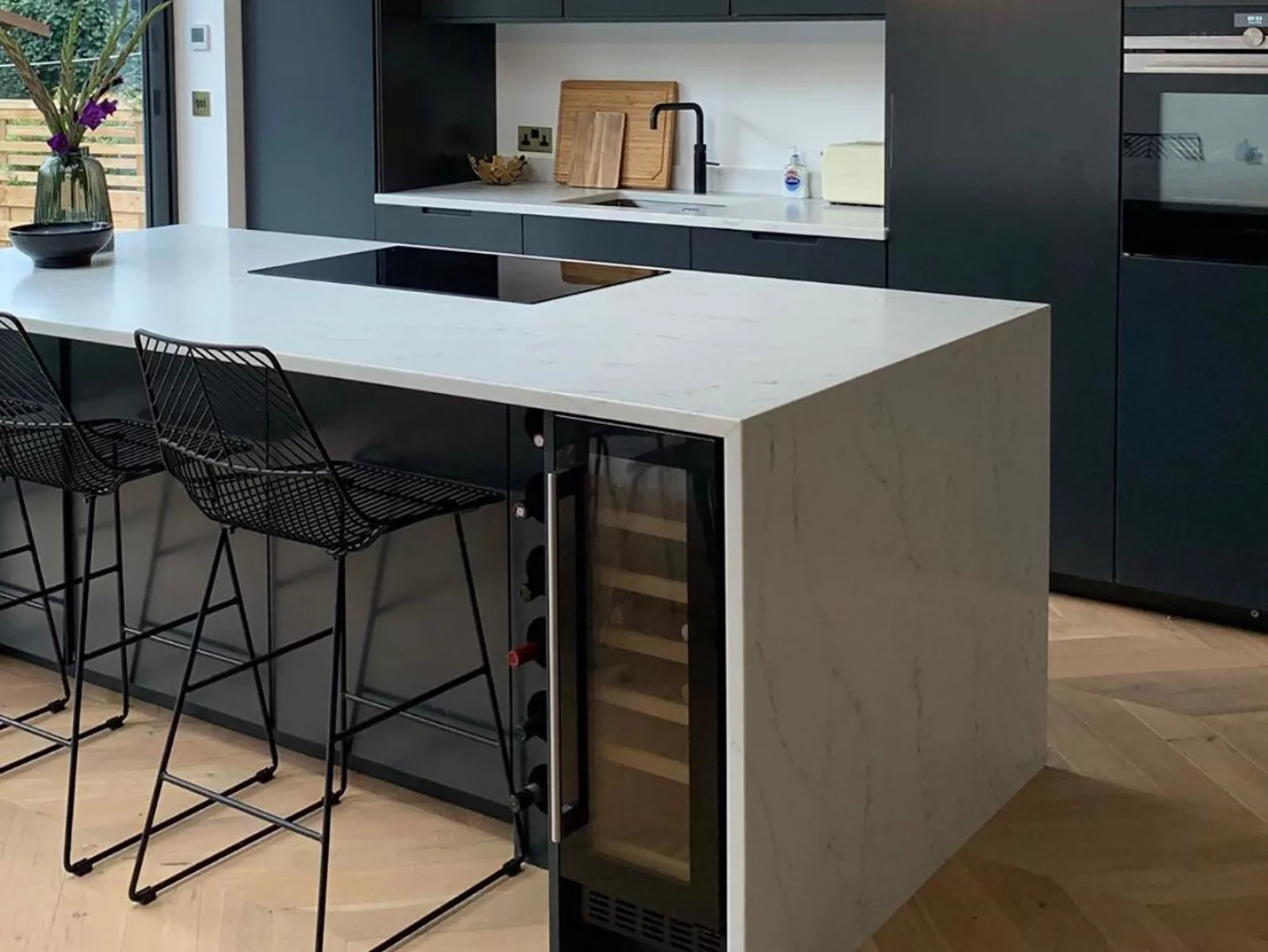 Quartz kitchen worktop installation
