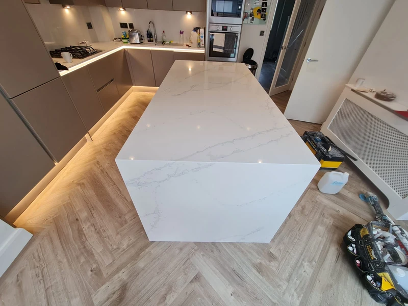 Rock & Co island installation in a contemporary kitchen